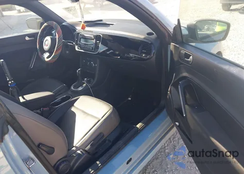 2015 Volkswagen Beetle 1.8T Fleet Edition z USA, uszkodzony, nr VIN 3VWF17AT1FM645428